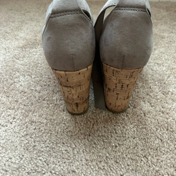 Big Buddha Gray Wedge Sandals - Picture 4 of 5